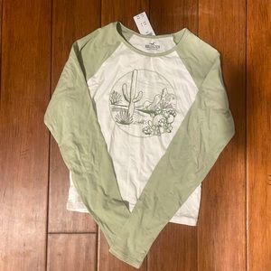 🌵🏜Brand new sage Hollister crop top with cacti